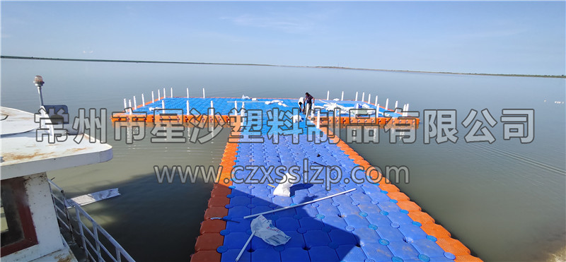 常州市星沙塑料制品有限公司客戶案例-內(nèi)蒙古烏蘭浩特水上平臺(tái)3